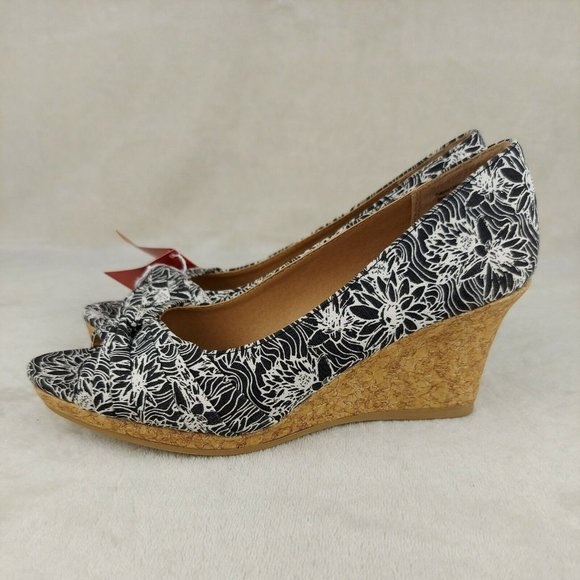 Dexflex Confort Shoes - NWT Dexflex Comfort Women's 7.5 Wedge Sandal Peep Toe Shoes Black White Flowers